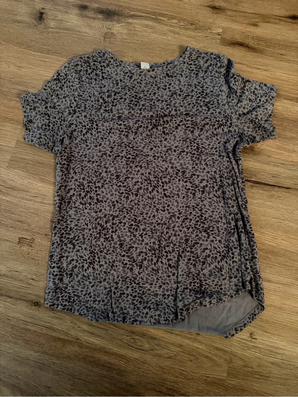 Old Navy Gray Leopard Print Short Sleeve Tee